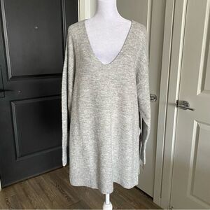 H&M Gray V-Neck Long Sleeve Boxy Relaxed Fit Sweater Dress Size M